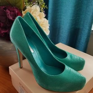 BCBGeneration Parade Heel